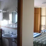 Pensión Isabel 3*